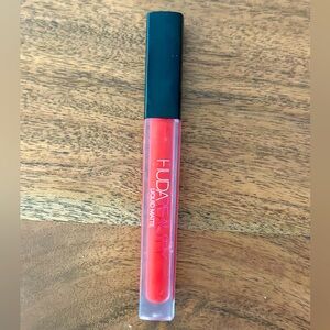 HUDA BEAUTY Matte Lip Gloss - Alluring